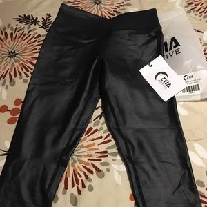 ZYIA NWT Black Metallic light n tight